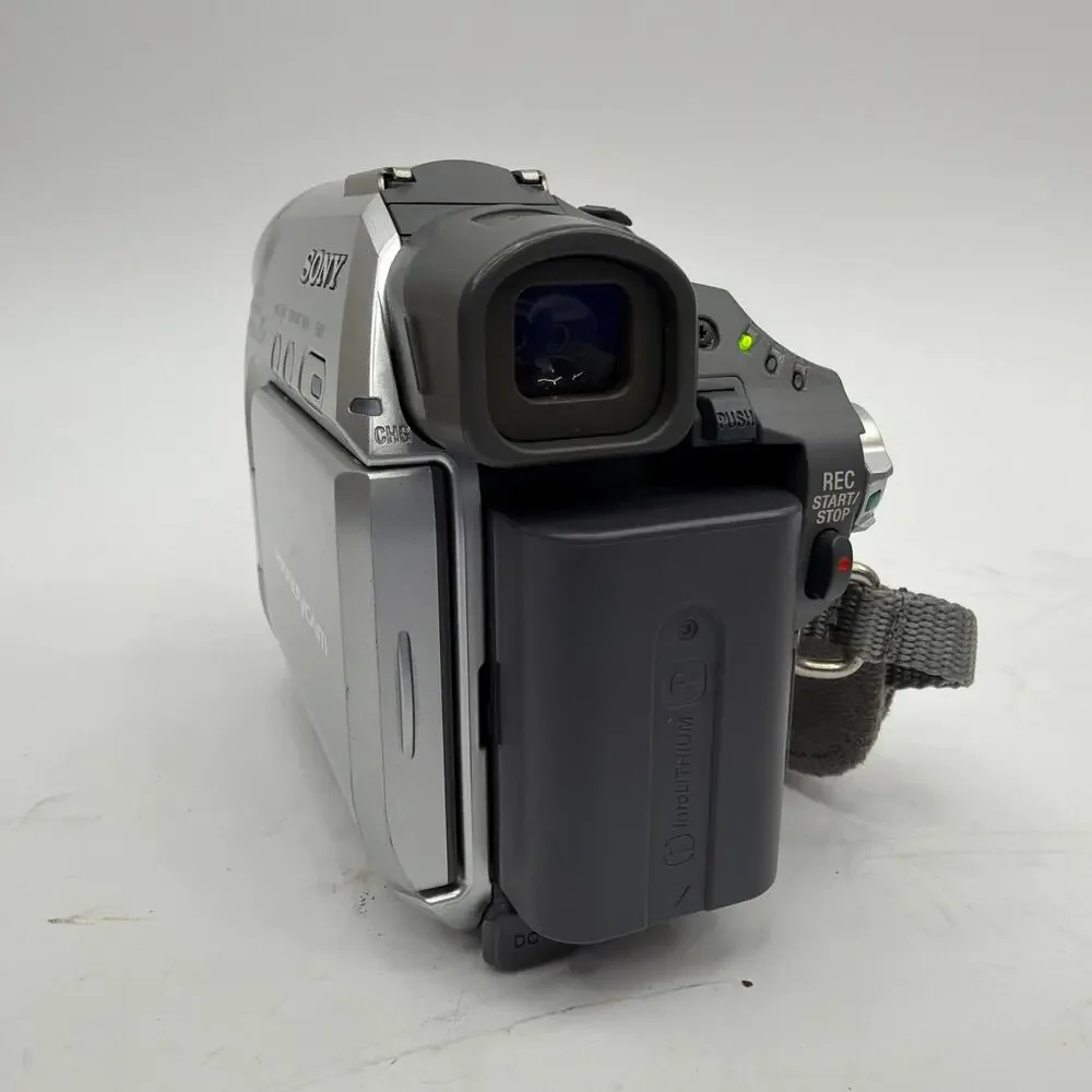 Sony DCR-HC32 MiniDV Digital Video Camcorder Carl Zeiss Lens For Parts/Repair